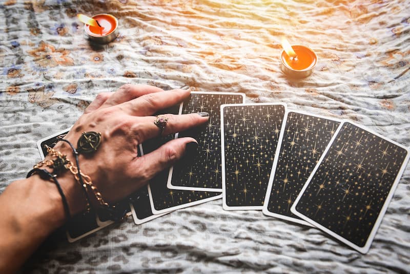 Tirage de cartes d'oracle divinatoire